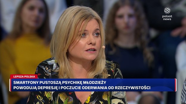 W studiu doszło do żywej wymiany zdań na temat tego, czy szkoła dobrze przygotowuje dzieci i młodzież do korzystania z dobrodziejstw Internetu. - Edukacja jest, ale jest nieskuteczna. Brakuje tego współdziałania rodziców, nauczycieli i wszystkich dorosłych, którzy powinni być troskliwi wobec dzieci. (...) Trzeba wskazać dziecku drogę - mówiła Barbara Nowak. Łukasz Ługowski zwrócił przy tym uwagę, że nawet jeśli młodych ludzi pozbawimy dostępu do sieci, oni i tak znajdą drogę, by do niej dotrzeć. - W smartfony jest wbudowana cała technologia, która nas przywabia do tego, żeby z tego korzystać. Są specjalne algorytmy - dodała Bogna Białecka. Dorota Łoboda po raz kolejny podkreśliła, że konieczna jest dobra edukacja, nie tylko dla dzieci, ale i dla dorosłych. - Dorośli również dają się łapać na dezinformację. Nigdy tego w 100 proc. nie unikniemy, ale zmieniamy przepisy w takim zakresie, aby platformy udostępniające pornografię miały skuteczne mechanizmy dot. weryfikacji wieku, możemy walczyć z patostreamami - wymieniła. Wszyscy zebrani zgodzili się jednak co do tego, że kluczem są przede wszystkim bliskie relacje na poziomie dorośli-dzieci. Była małopolska kurator oświaty, włączając się do rozmowy, zwróciła także uwagę, że ważną sprawą jest też to, aby dać młodemu człowiekowi informację, gdzie jest granica, której nie może przekroczyć. - Młody człowiek musi mieć pewien wzór. Bez tego błądzi i nigdy nie dowie się, co jest dla niego ważne - wskazała. Posłanka KO przypomniała z kolei, że warto rozróżnić dwie kwestie - dostęp do Internetu i dostęp do social mediów. - Internet to nie tylko Facebook, Instagram i TikTok. Internet też może być źródłem wiedzy, jeśli się z niego dobrze korzysta - stwierdziła.