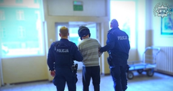 Policjanci z Zabrza (Śląskie) zatrzymali mężczyznę próbującego wysadzić w powietrze kamienicę, w której mieszkał. Desperat chciał to zrobić przy pomocy butli z gazem. Na szczęście w porę na miejscu pojawiły się służby, które zapobiegły katastrofie. Teraz mężczyźnie grozi nawet do 8 lat więzienia.