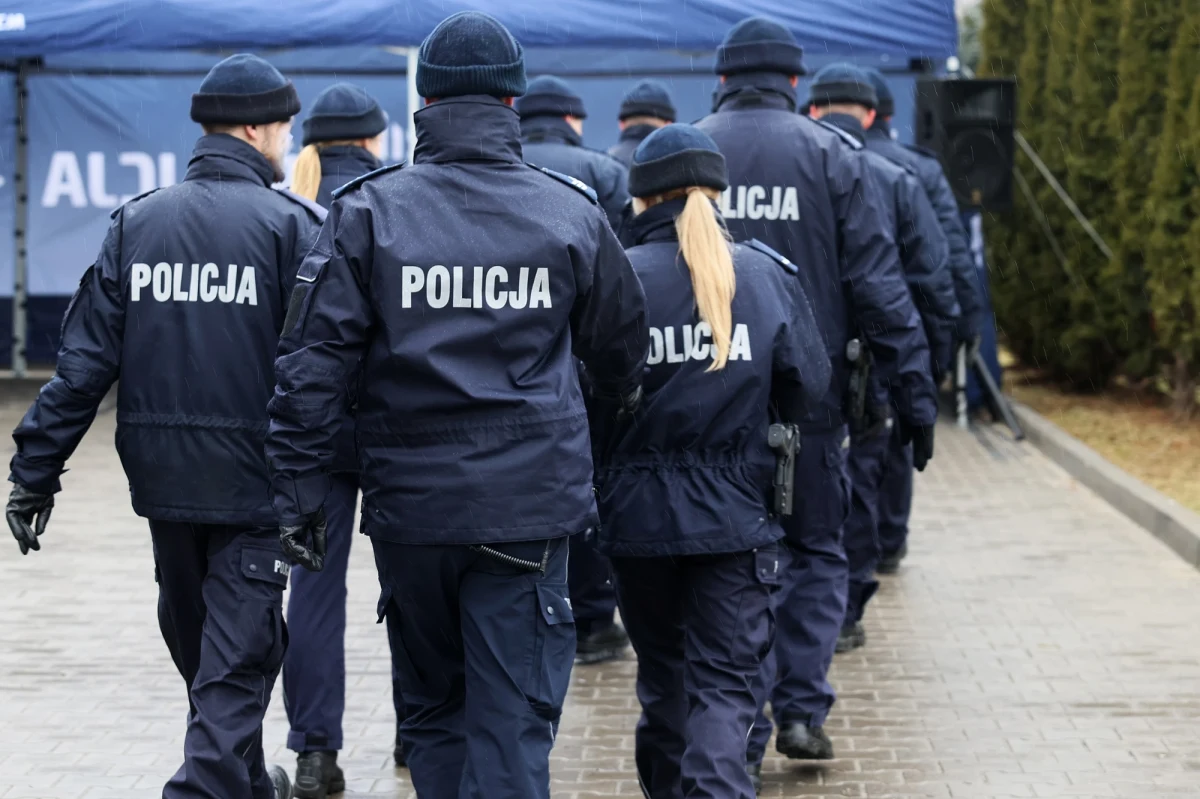 "Jest projekt przepisów w sprawie świadczenia mieszkaniowego dla funkcjonariuszy służb mundurowych podległych MSWiA, o które walczyliśmy. To krok w dobrym kierunku" - mówią związkowcy. Przedstawiciele służb spotkali się z ministerialnym zespołem.