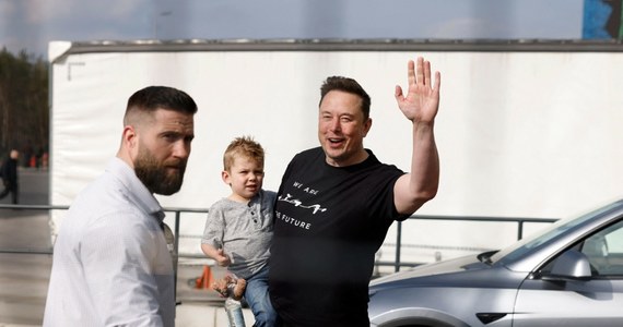 Na dwa miesiące przed wyborami parlamentarnymi w Niemczech amerykański miliarder Elon Musk opowiedział się za prawicowo-populistyczną partią Alternatywa dla Niemiec (AfD). Elon Musk jest bliskim doradcą amerykańskiego prezydenta elekta Donalda Trumpa i będzie ważną postacią w jego przyszłej administracji.