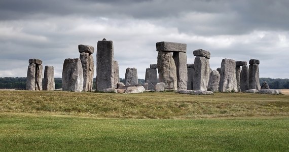 ​Tajemnica Stonehenge rozwiązana? Tak przynajmniej donoszą brytyjskie media, relacjonując najnowsze ustalenia uczonych z uniwersytetów w Londynie i walijskim Aberystwyth. Opublikowano je w renomowanym czasopiśmie "Archaeology International".