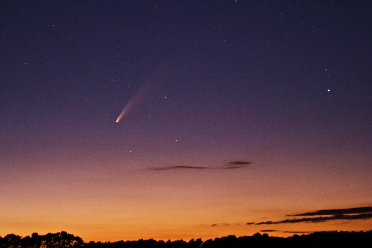 Są w Polsce miejsca, w których oglądanie gwiazd i nocnego nieba jest szczególnie proste i przyjemne. Ostoje Ciemnego Nieba to specjalnie przygotowane tereny przeznaczone do samodzielnej obserwacji tego, co daje nam niebo nocą.