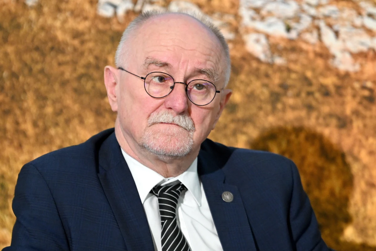 Szef Studium Europy Wschodniej Uniwersytetu Warszawskiego prof. Jan Malicki został pobity w nocy z czwartku na piątek w stolicy. Warszawska policja odebrała zawiadomienie o możliwości popełnienia przestępstwa i prowadzi śledztwo w tej sprawie. Pobity profesor trafił do szpitala.