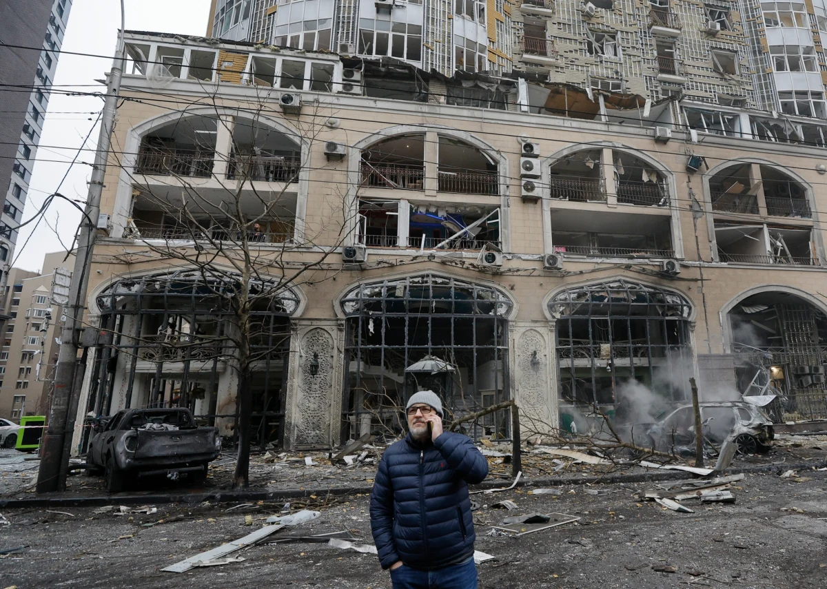 W piątek Rosjanie ostrzelali Kijów. Rakiety uszkodziły budynek, w którym znajdują się ambasady Albanii, Argentyny, Czarnogóry, Macedonii Północnej, Portugalii, a także siedziba misji dyplomatycznej Autonomii Palestyńskiej. Informację przekazała wojskowa administracja ukraińskiej stolicy.