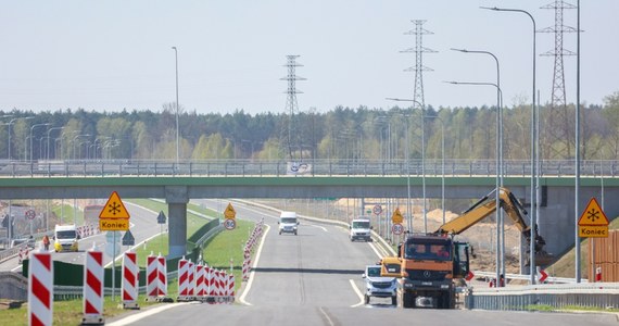 W przyszłym roku GDDKiA planuje oddać do użytku ok. 400 km nowych dróg, w tym ponad 67 km autostrady A2 między Siedlcami a Białą Podlaską - poinformował p.o. generalnego dyrektora GDDKiA Paweł Woźniak. Przyszłoroczne przetargi mają mieć wartość 12-13 mld zł - dodał.