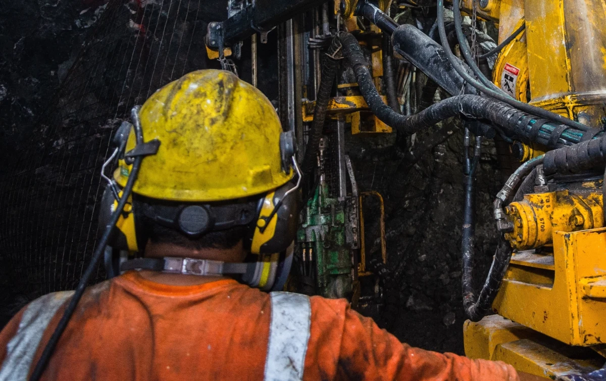 Trzech górników zostało poszkodowanych po wstrząsie, do którego doszło w piątek późnym wieczorem w kopalni Marcel w Radlinie na Śląsku. 