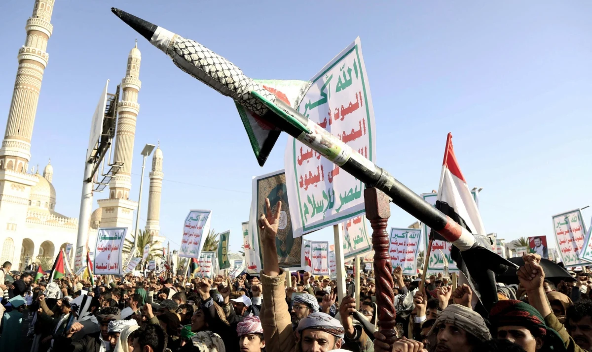 Siły izraelskie (IDF) i amerykańskie zaatakowały w rejonie stolicy Jemenu - Sany. To prawdopodobna odpowiedź na nocny atak Huti, których pocisk balistyczny spadł w okolicy Tel Awiwu, nieprzechwycony przez systemy obronne Izraela.