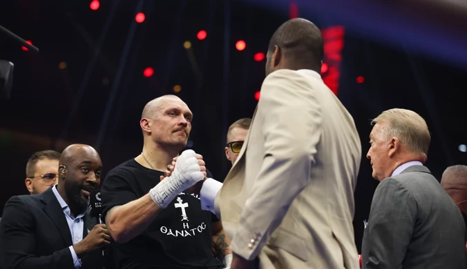 Zaskakujące sceny w ringu po walce Usyk - Fury. Nagle wparował inny bokser. "To był rabunek"