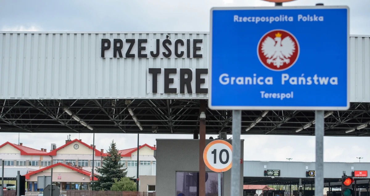 Niemal dwie doby trzeba czekać na wyjazd samochodem osobowym z Polski na Białoruś przez przejście w Terespolu (woj. lubelskie). Autobusy czekają na odprawę 30 godzin. 