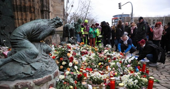 Sprawca ataku na jarmark bożonarodzeniowy w Magdeburgu kilka lat temu wielokrotnie przyciągnął uwagę służb, grożąc popełnieniem przestępstw. Był m.in. skazany na 90 dni więzienia za zakłócanie spokoju publicznego - powiedział szef MSW Meklemburgii-Pomorza Przedniego Christian Pegel. Mężczyzna nie został zaklasyfikowany jako osoba stanowiąca zagrożenie.