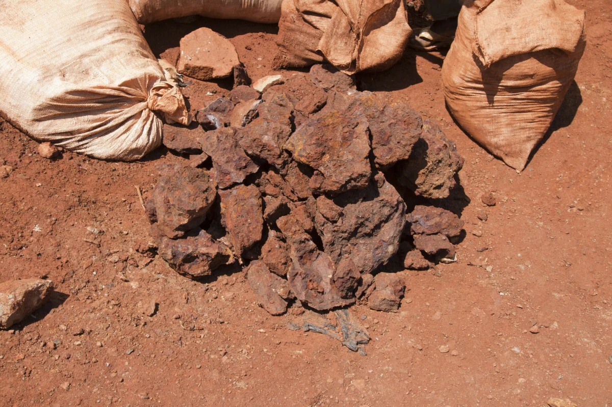 Rosja od czasu inwazji na Ukrainę wydobyła i wywiozła z Afryki złoto o wartości co najmniej 2,5 mld dolarów. Pomaga jej ono finansować wojnę z Ukrainą - wynika z raportu Światowej Rady Złota (WGC).