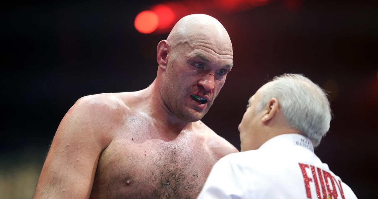 Tyson Fury musi przełknąć gorycz kolejnej porażki, czyli w konsekwencji przegranej z Ołeksandrem Usykiem spadek w rankingu wagi ciężkiej