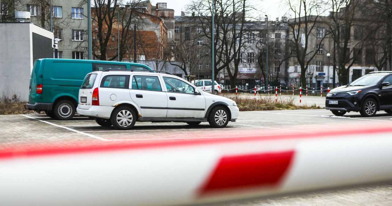 Mieszkańcy, kilku, olsztyńskich, bloków, otrzymali, zaskakujące, pisma, Chodzi, regulamin, dotyczący, płatnych, parkingów, który Mieszkańcy nie kryją oburzenia. Spółdzielnia mówi o demontowaniu tablic rejestracyjnych