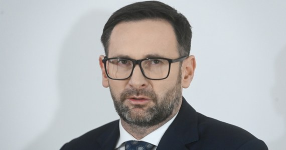 Orlen złożył pozwy przeciwko byłym członkom zarządu spółki: Danielowi Obajtkowi i Michałowi Rogowi. Spółka domaga się zwrotu pieniędzy, które miały być przeznaczone na cele prywatne, np. wizyty w hotelach i restauracjach. Były prezes Obajtek na koszt firmy miał m.in. spędzać wakacje w luksusowym hotelu i korzystać z zabiegów medycyny estetycznej. Informację o pozwie potwierdziło biuro prasowe koncernu.