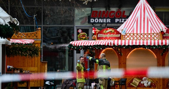 Lekarz Taleb Abdul Dżawad, który w piątek wjechał samochodem w grupę ludzi na jarmarku bożonarodzeniowym w Magdeburgu, miał być nazywany przez współpracowników "Dr Google". Nowe informacje poddają w wątpliwość jego kompetencje zawodowe. Rzecznik tamtejszej prokuratury poinformował, że liczba rannych w wyniku ataku wzrosła do 235 osób.