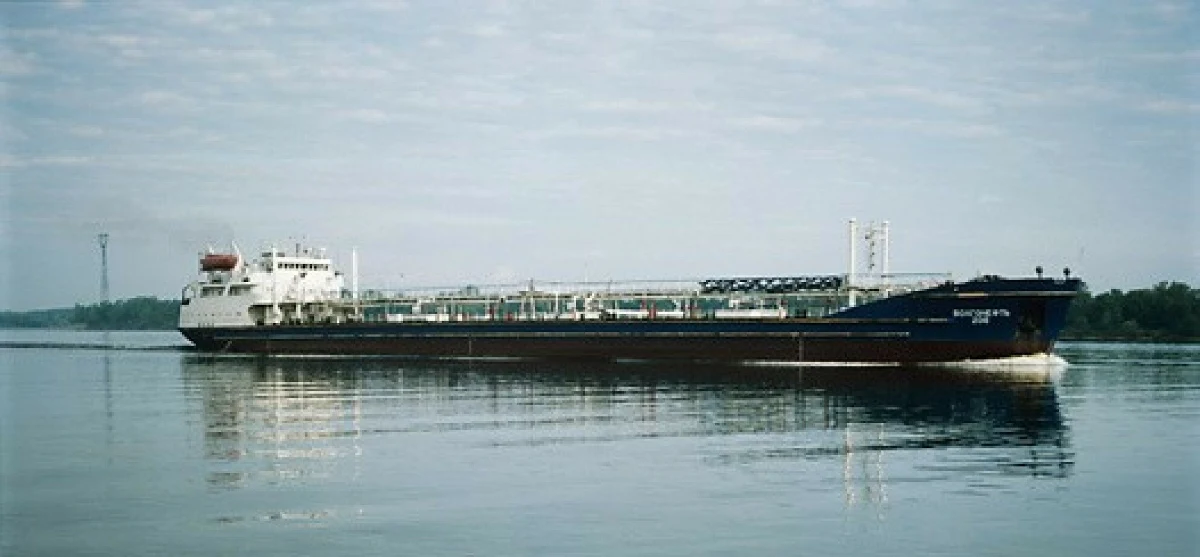 Nawet 200 tys. ton gruntu mogło zostać skażone po tym, jak doszło do awarii i wycieku mazutu z dwóch tankowców w Cieśninie Kerczeńskiej. Według władz rosyjskich 40 proc. ładunku statków wyciekło do morza, ale faktyczne straty mogą być znacznie wyższe.