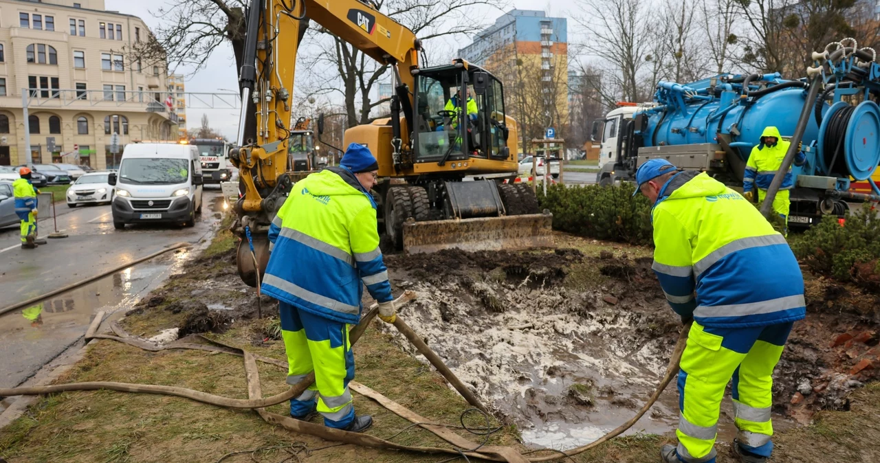 Wrocław. Awaria sieci wodociągowej przy ulicy Zaporoskiej