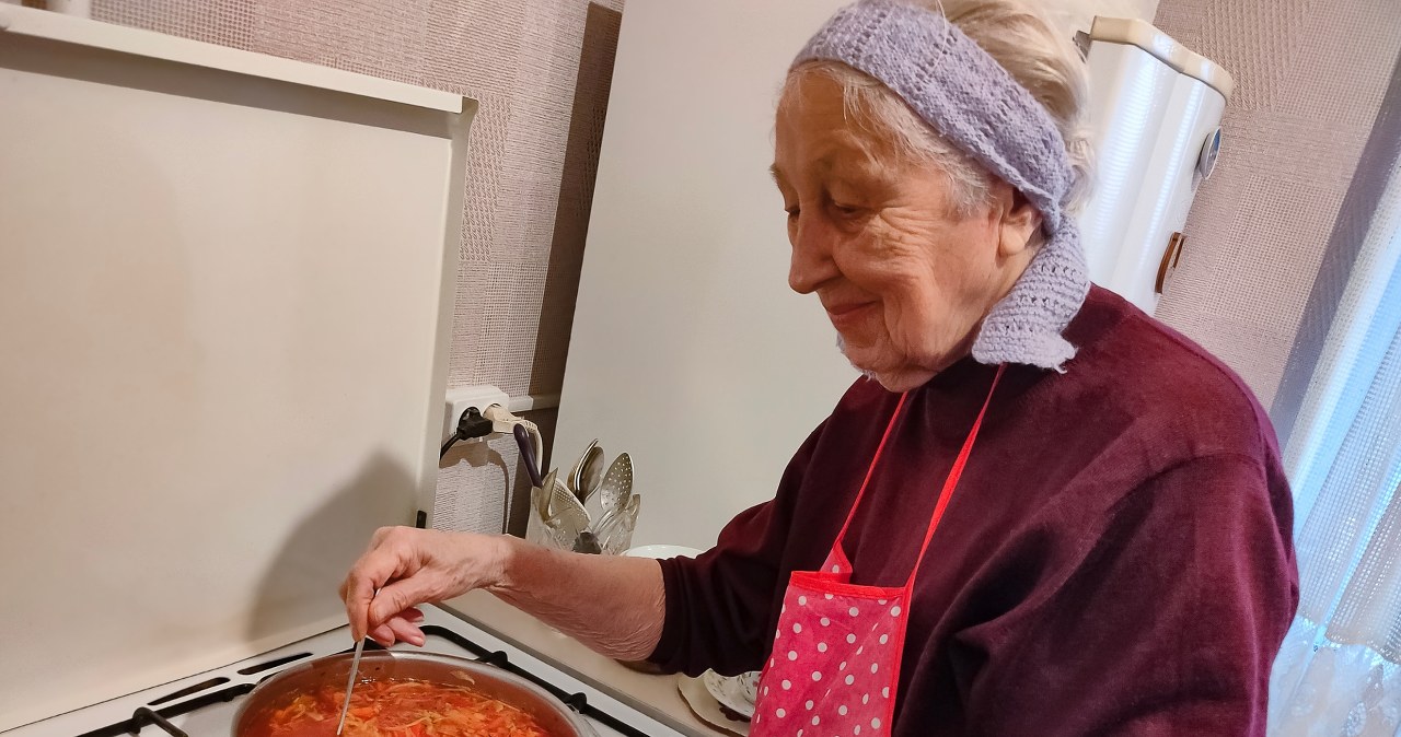 Zimowy hit w diecie seniora. Rozgrzewa, syci i nie obciąża żołądka