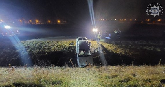 Funkcjonariusze z Raciborza (Śląskie) zatrzymali dwie młode kobiety, które ścigane były przez czeską policję. Kierująca skodą 21-latka była pod wpływem środków odurzających. W samochodzie przewoziła narkotyki, broń i skradzione dokumenty. 