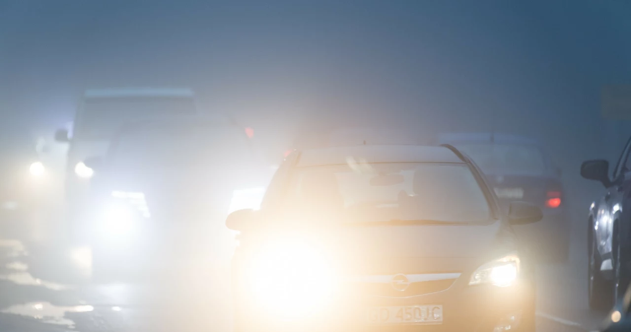 Wieczorem i w nocy w dużej części Polski mogą wystąpić gęste mgły. Dodatkowo na południu trzeba uważać na niebezpieczne oblodzenia