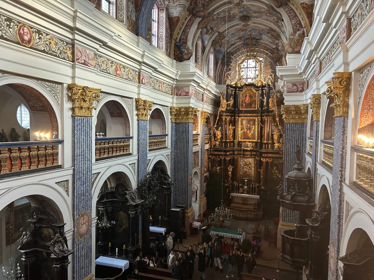 Gdzie w Polsce najpiękniej brzmią dźwięki bożonarodzeniowych kolęd? Sprawdzili to reporterzy RMF FM, Martyna Czerwińska, Marcin Buczek, Piotr Bułakowski i Stanisław Pawłowski, którzy odwiedzili Olkusz, Gdańsk, Świętą Lipkę, a także Wrocław. To miejsca, w których można posłuchać dźwięków wybrzmiewających z najpiękniejszych, najbardziej oryginalnych i wyjątkowych organów. Wysłuchajcie, jak brzmi zagrany na każdym z tych instrumentów "Bóg się rodzi", utwór Franciszka Karpińskiego nazywany również królową polskich kolęd.