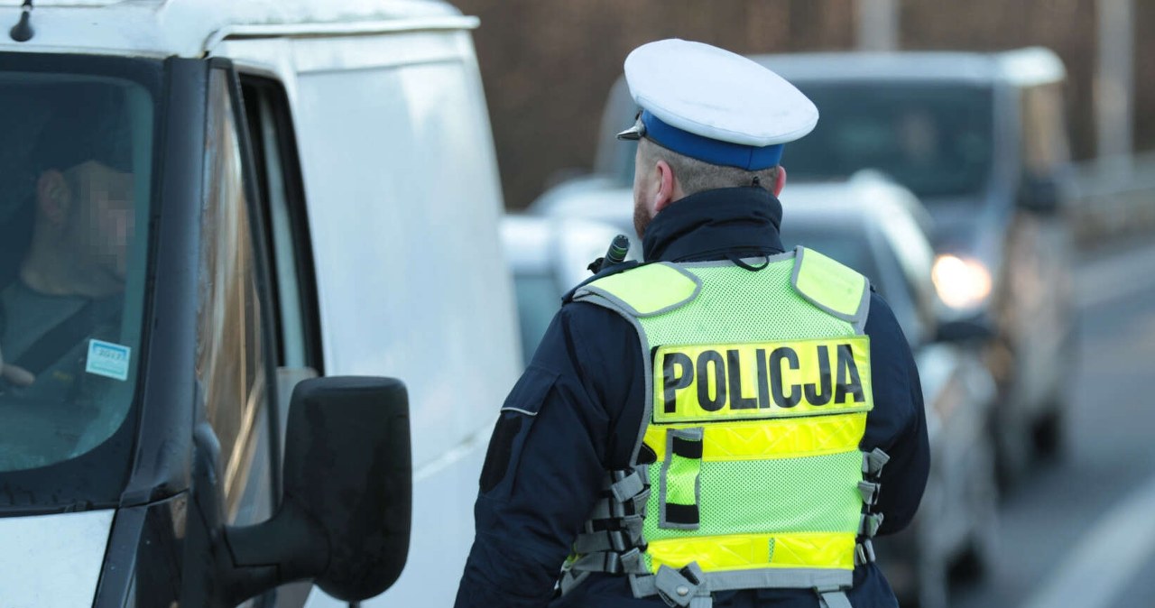 Policja zagląda do auta i zadaje jedno pytanie. Nie wiesz, to płacisz