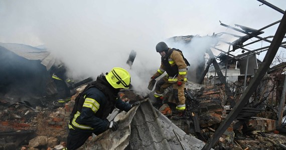 Na całej Ukrainie w środę nad ranem ogłoszono alarm powietrzny w związku z zagrożeniem ze strony rosyjskich dronów szturmowych. Rosyjskie wojska wystrzeliły także z Morza Czarnego rakiety manewrujące Kalibr - podała agencja Ukrinform.