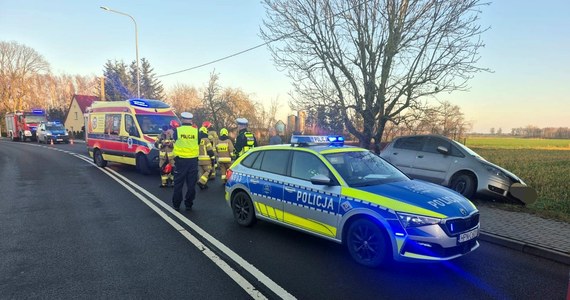 Poważny wypadek na Pomorzu. W Myśligoszczy (powiat człuchowski) w grupę pięciu spacerujących ludzi wjechał samochód osobowy. Ucierpiały trzy osoby - dowiedział się dziennikarz RMF FM. Do szpitala trafiła kobieta oraz dwóch chłopców.