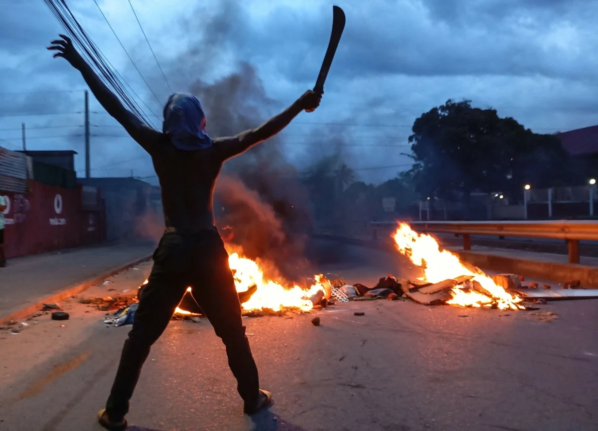 Ministerstwo sprawiedliwości Mozambiku potwierdza, że z więzienia o zaostrzonym rygorze w pobliżu stolicy kraju Maputo uciekły setki więźniów. Osadzeni przebywali tam głównie za zabójstwa. W kraju panuje chaos po ogłoszeniu wyników wyborów prezydenckich.
