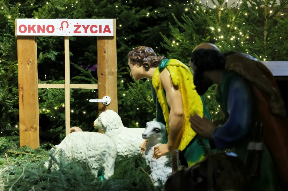 Jezus leżący na bochenku chleba, Jezus wypatrywany w oknie życia lub leżący w pustej, ogołoconej, popowodziowej przestrzeni - to tylko niektóre przykłady najbardziej oryginalnych tegorocznych bożonarodzeniowych szopek, które można zobaczyć m.in. w Warszawie czy Zakopanem.