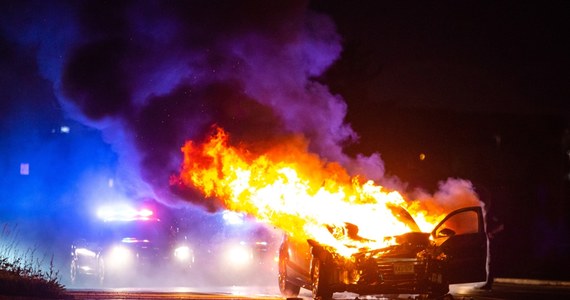 W mieście Guś-Chrustalnyj położonym około 200 km na wschód od Moskwy, mężczyzna wjechał samochodem w siedzibę komisji poborowej, po czym podpalił pojazd. Kierowca prawdopodobnie działał na zlecenie tzw. telefonicznych oszustów.