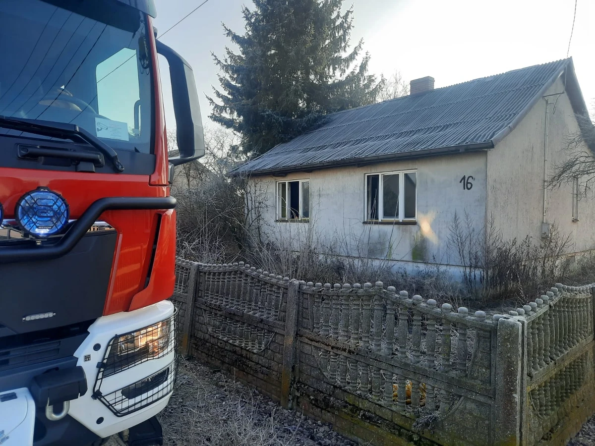 Tragiczny pożar domu jednorodzinnego w miejscowości Mnin w powiecie koneckim w woj. świętokrzyskim. Zginął 45-letni mężczyzna. 