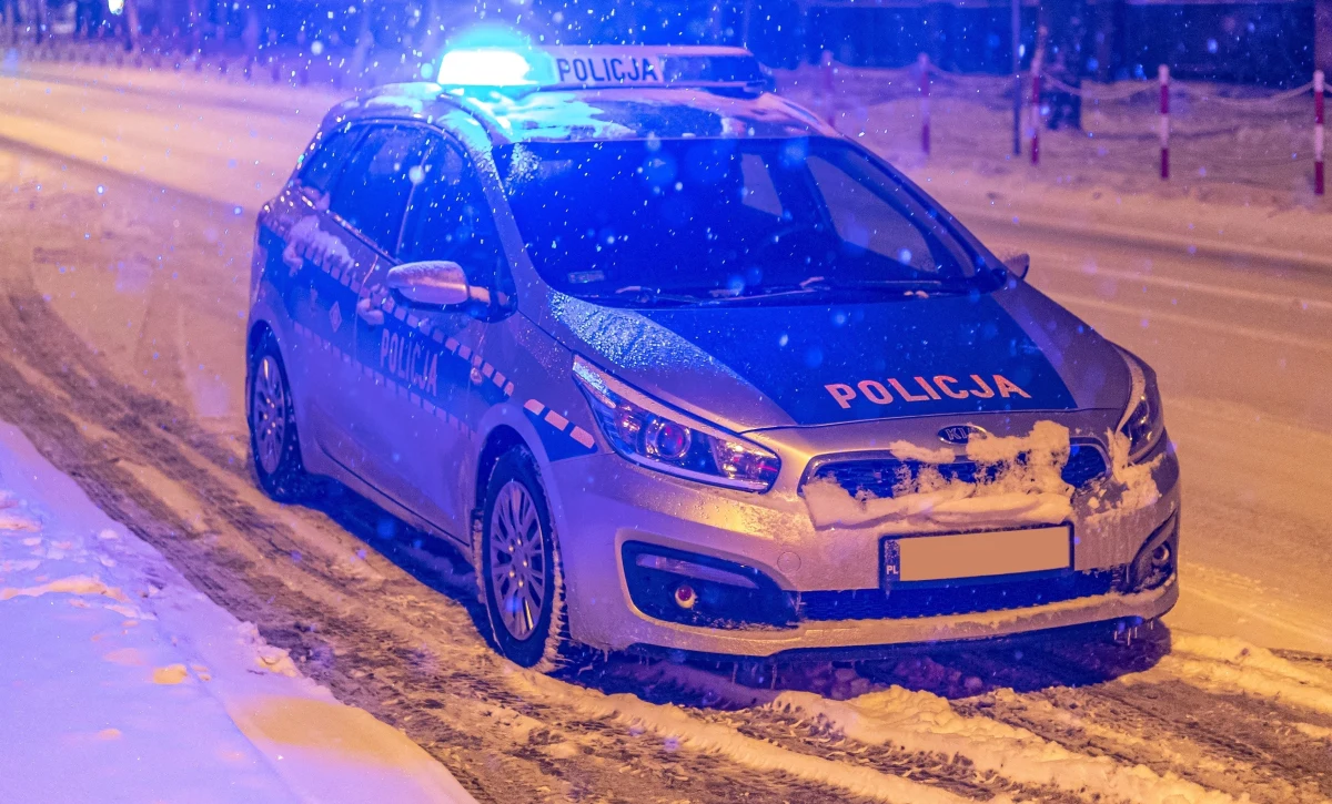 Przy ulicy Chałubińskiego w Zakopanem zderzyły się dwa samochody osobowe i bus. 6-letnie dziecko zostało przewiezione do szpitala.