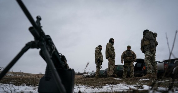 Siły ukraińskie wzięły do niewoli północnokoreańskiego żołnierza walczącego po stronie Rosji - poinformowała południowokoreańska agencja prasowa Yonhap. Podała, że mężczyzna zmarł w wyniku odniesionych obrażeń.