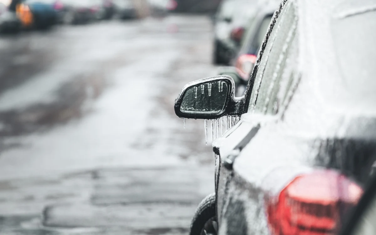 Instytut Meteorologii i Gospodarki Wodnej wydał ostrzeżenia pierwszego i drugiego stopnia przed marznącymi opadami w południowo wschodniej części kraju. Przed gołoledzią ostrzegło również Rządowe Centrum Bezpieczeństwa. Dodatkowo IMGW wydał alerty o gęstej mgle i roztopach.