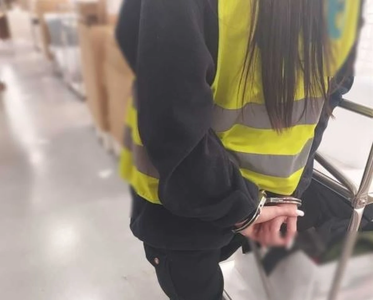 Kupowały ubrania, a potem wpisywały do systemu informatycznego firmy, że odzież została zwrócona. W ten sposób pracownice magazynu zwrotów w Zgierzu w woj. łódzkim oszukiwały pracodawcę, który stracił prawie 3 mln złotych.