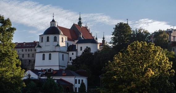 W związku z przeszukaniem przez policję klasztoru dominikanów w Lublinie zakon oczekuje od osób odpowiedzialnych za podjęte decyzje wyjaśnień. Nie zgadzamy się na traktowanie nas jako narzędzia do prowadzenia sporów międzypartyjnych - oświadczył dominikanin o. Szymon Popławski. W tej sprawie stanowisko zajęła także Prokuratura Krajowa.