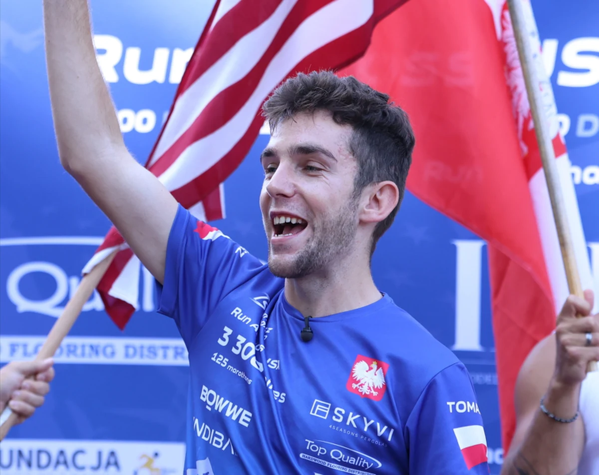 Tomasz Sobania – pochodzący z Górnego Śląska biegacz ekstremalny jest w trakcie realizacji kolejnego szalonego wyczynu. Polak, który wcześniej dobiegł do Rzymu, Barcelony czy Aten, teraz biegnie ze wschodniego wybrzeża USA na zachodnie. Za nim już połowa trasy. "Mam za sobą 3948 km. W sumie trasa całego biegu liczy 5200 km. Do tej pory pokonałem 94 maratony. A w trasie jestem od 15 września" – opowiada Sobania w rozmowie z RMF FM. O świętach Bożego Narodzenia w USA, a także o trudach i bólach niezwykłego biegu rozmawiał z nim Wojciech Marczyk z redakcji sportowej RMF FM. 