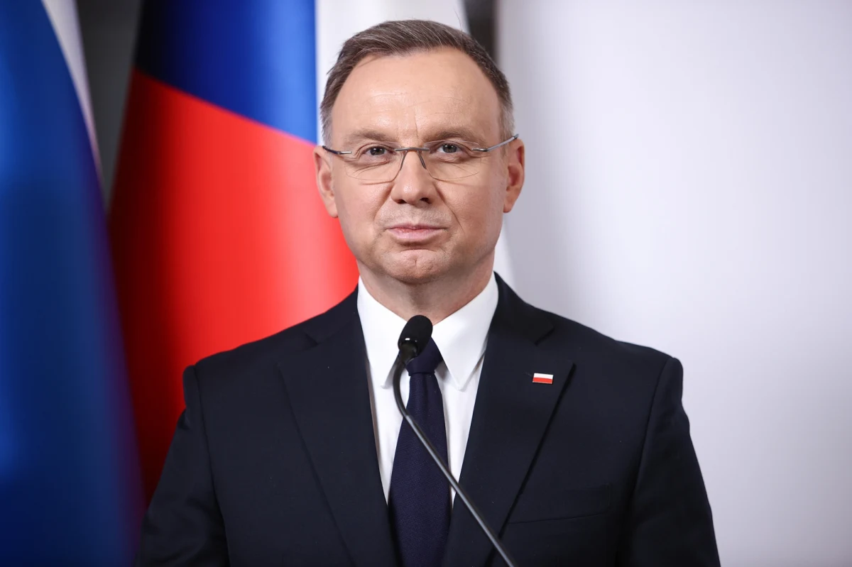 Prezydent Andrzej Duda podpisał ustawę o wolnej Wigilii. Szefowa Kancelarii Prezydenta RP Małgorzata Paprocka poinformowała, że ustawa zostanie skierowana do Trybunału Konstytucyjnego w trybie kontroli następczej.