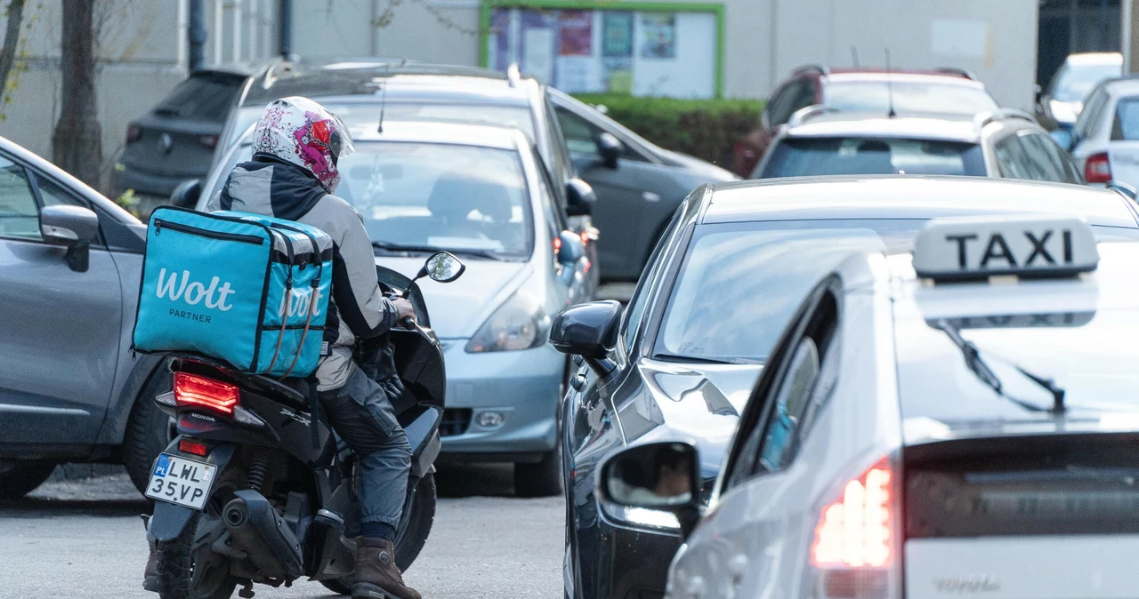 Warszawa. Okolice hostelu CityCenter przy Chmielnej, gdzie mieszkają imigranci. Większość z nich pracuje jako taksówkarze lub w firmach dostarczających jedzenie