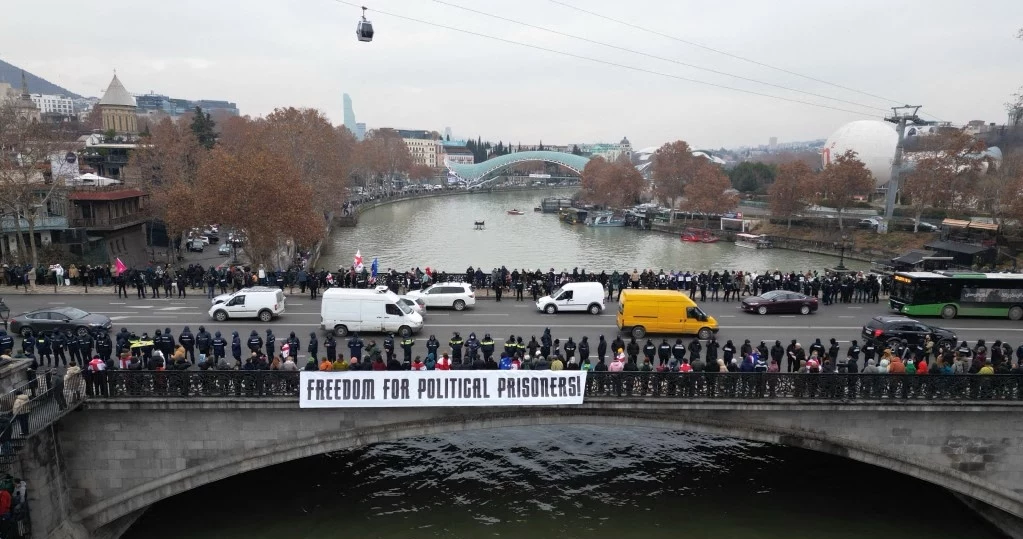 Gruzini protestują bez przerwy 31. dzień