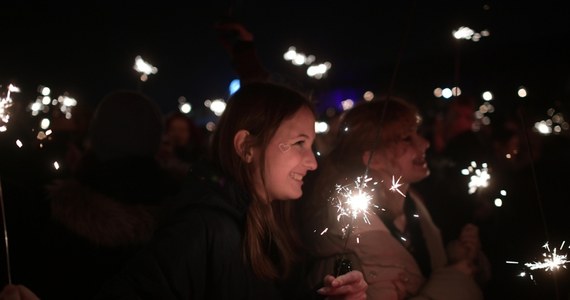 Polacy planują wydać na Sylwestra średnio 268 złotych. To kwota porównywalna z poprzednim rokiem - wynika z badania "Sylwestrowe plany Polaków" na zlecenie Rejestru Dłużników BIG InfoMonitor. Dodano, że 20 proc. badanych nie zamierza ponosić żadnych dodatkowych wydatków.