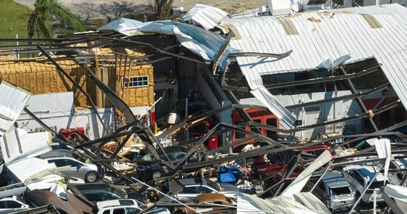 Co najmniej dwie osoby zginęły, a sześć zostało rannych w wyniku przejścia tornad przez amerykańskie stany Teksas i Missisipi - poinformowały służby meteorologiczne. Żywioł uszkodził domy i poprzewracał pojazdy. Tornada wciąż zagrażają Georgii, Florydzie i obu Karolinom.