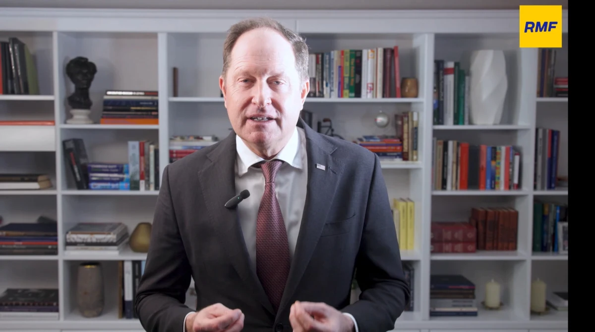 "Pełnienie funkcji ambasadora USA w Polsce było jednym z największych zaszczytów mojego życia. Zdecydowanie najbardziej zapamiętam ludzi. Polska to kraj pełen pasjonatów, ludzi oddanych sprawie wolności i demokracji, bardziej niż gdziekolwiek indziej" - powiedział korespondentowi RMF FM ambasador Mark Brzeziński, który kończy swoją kadencję w Polsce. "Jestem przekonany, że polsko-amerykańskie relacje będą nadal dynamicznie się rozwijać. Choć moja misja w Polsce dobiega końca, wiem, że silne partnerstwo między naszymi krajami przetrwa. Prezydent elekt Trump jest prawdziwym przyjacielem Polski" - zapewnił.