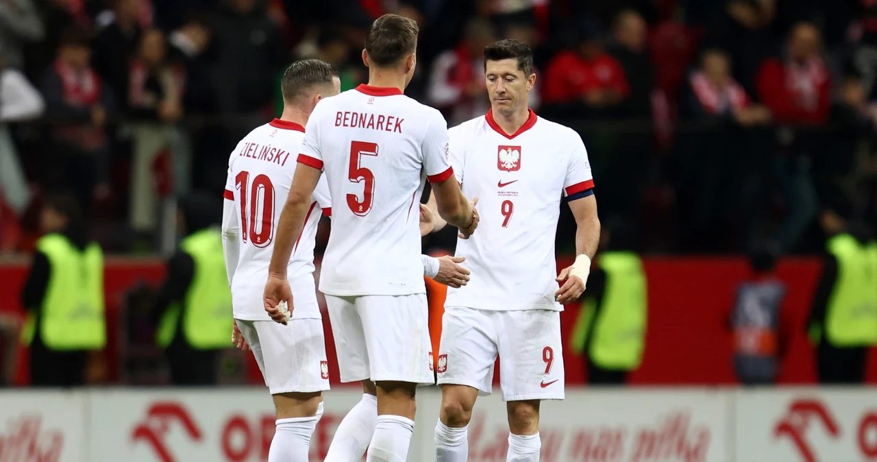 Piotr Zieliński, Jan Bednarek i Robert Lewandowski w barwach reprezentacji Polski