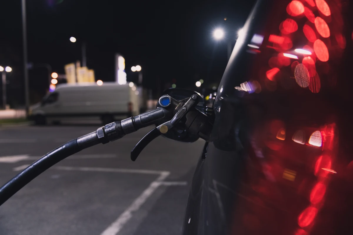 Takiego finału nocnej interwencji nie spodziewali się chyba nawet sami policjanci. 45-latek, który przyjechał dostawczym fordem na jedną ze stacji benzynowych w Sędziszowie Małopolskim na Podkarpaciu, wdał się w utarczkę słowną z obsługą, a potem zadzwonił na numer alarmowy, że jest nietrzeźwy i dyskryminowany.   