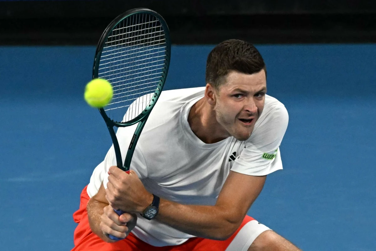 Polska wygrała z Norwegią 2:1 w swoim pierwszym meczu grupy B tenisowego turnieju United Cup w Australii. Decydujący punkt Biało-Czerwonym dała para mieszana Iga Świątek i Jan Zieliński, która wygrała z Ulrikke Eikeri i Casperem Ruudem 6:3, 0:6, 10-8.