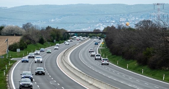 Od nowego roku wzrosną opłaty za przejazdy autostradami w Czechach i na Słowacji. To kolejny wzrost cen w ciągu ostatnich dziesięciu miesięcy. Czeskie ministerstwo transportu powiązało cenę winiet z poziomem inflacji, a także z długością sieci autostrad.