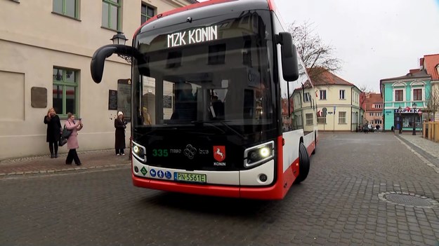 Flotę MZK Konin zasili łącznie 10 nowych autobusów wodorowych. Pięć pojazdów to konstrukcje NesoBus. W poniedziałek oficjalnie przekazano autobusy miastu, a w wydarzeniu wzięła udział ministra klimatu Paulina Hennig-Kloska.