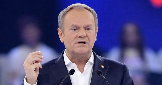 "Pieniędzy nie ma i nie będzie. Na moje oko tyle wynika z uchwały PKW" - w ten sposób premier Donald Tusk skomentował poniedziałkową uchwałę Państwowej Komisji Wyborczej w sprawie subwencji dla Prawa i Sprawiedliwości.